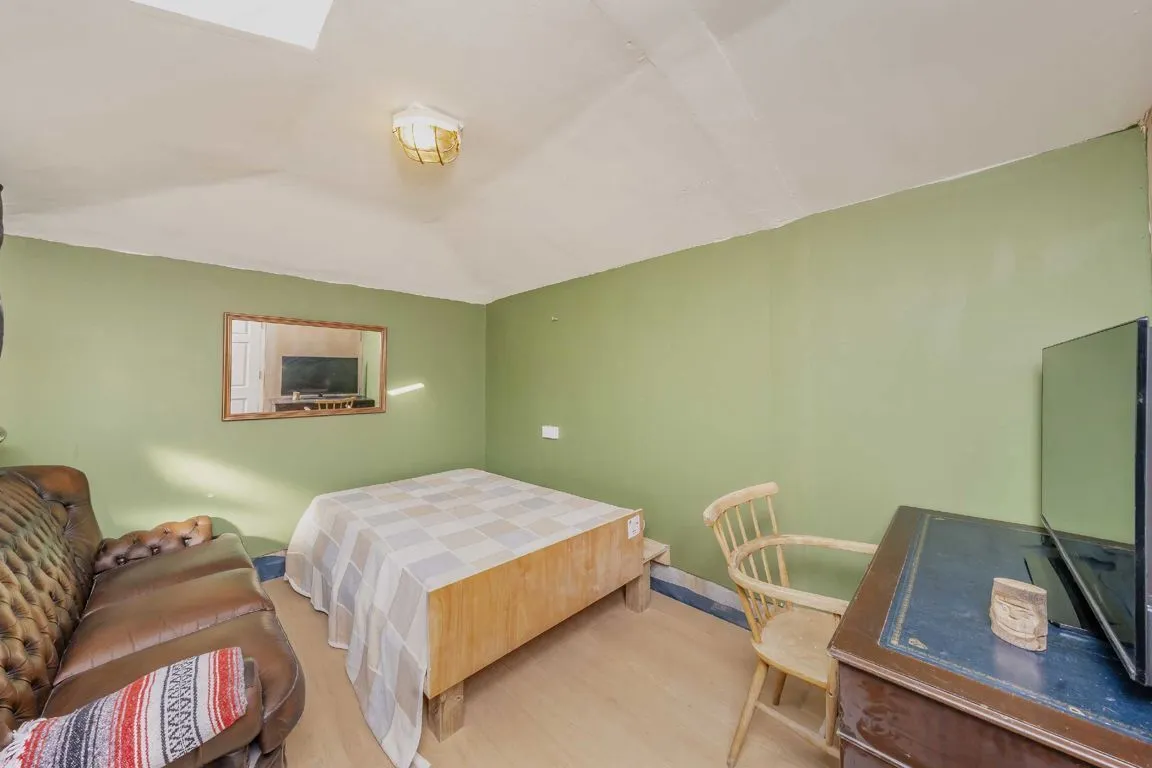 Princes Road, TW11, photo 11