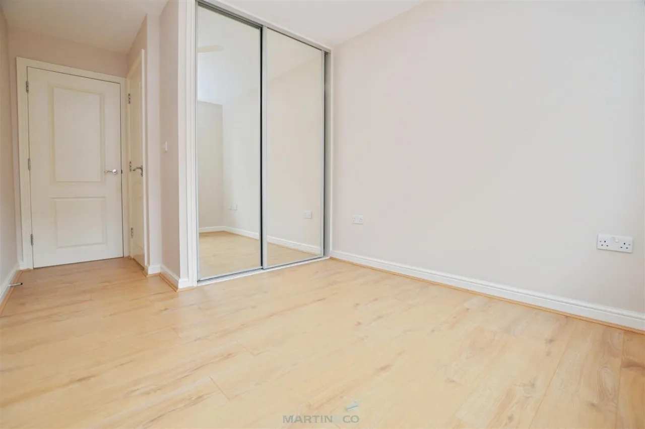Coopers Road, DA11, photo 7