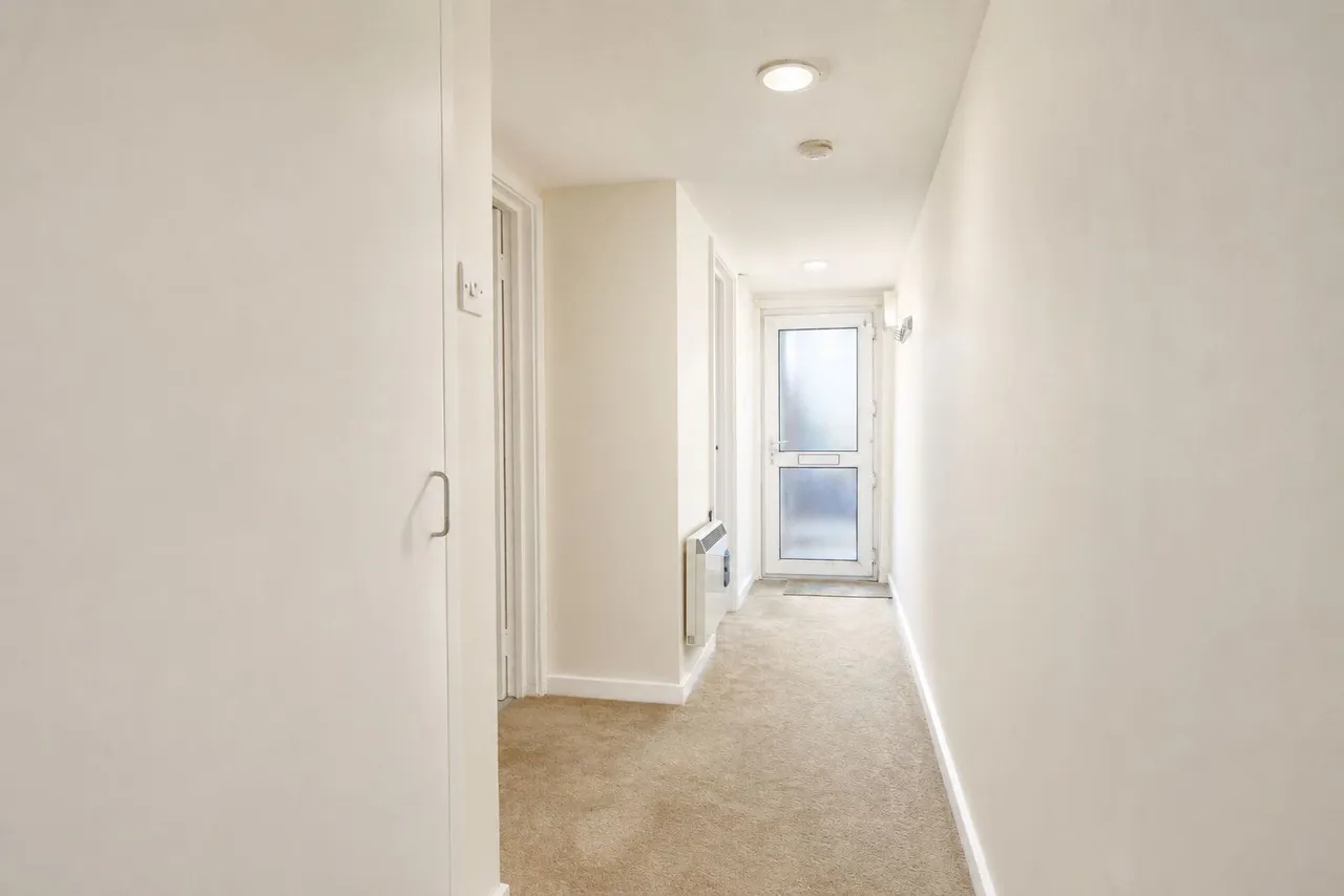 Clarendon Road, Wallington, photo 5