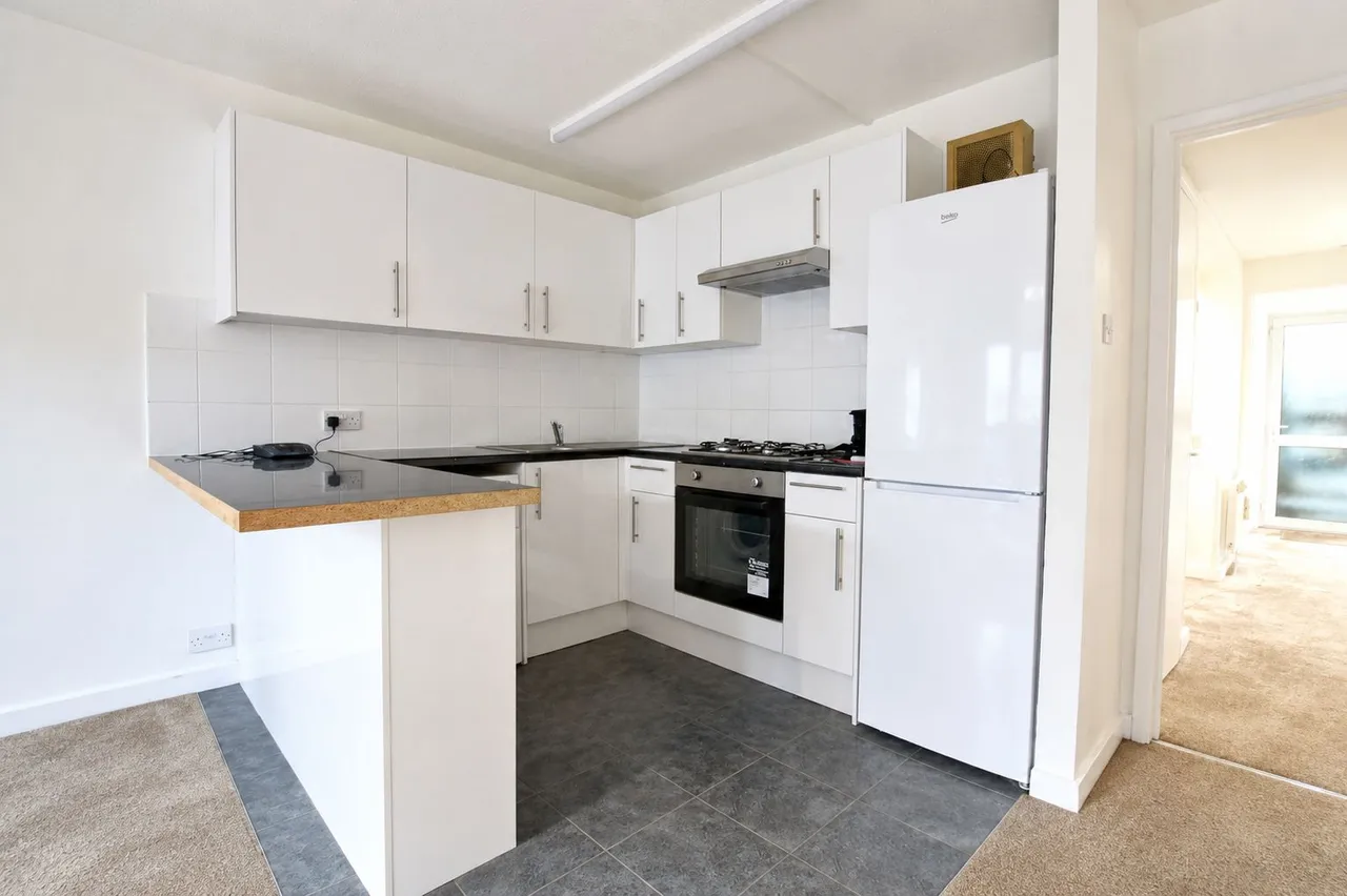 Clarendon Road, Wallington, photo 8