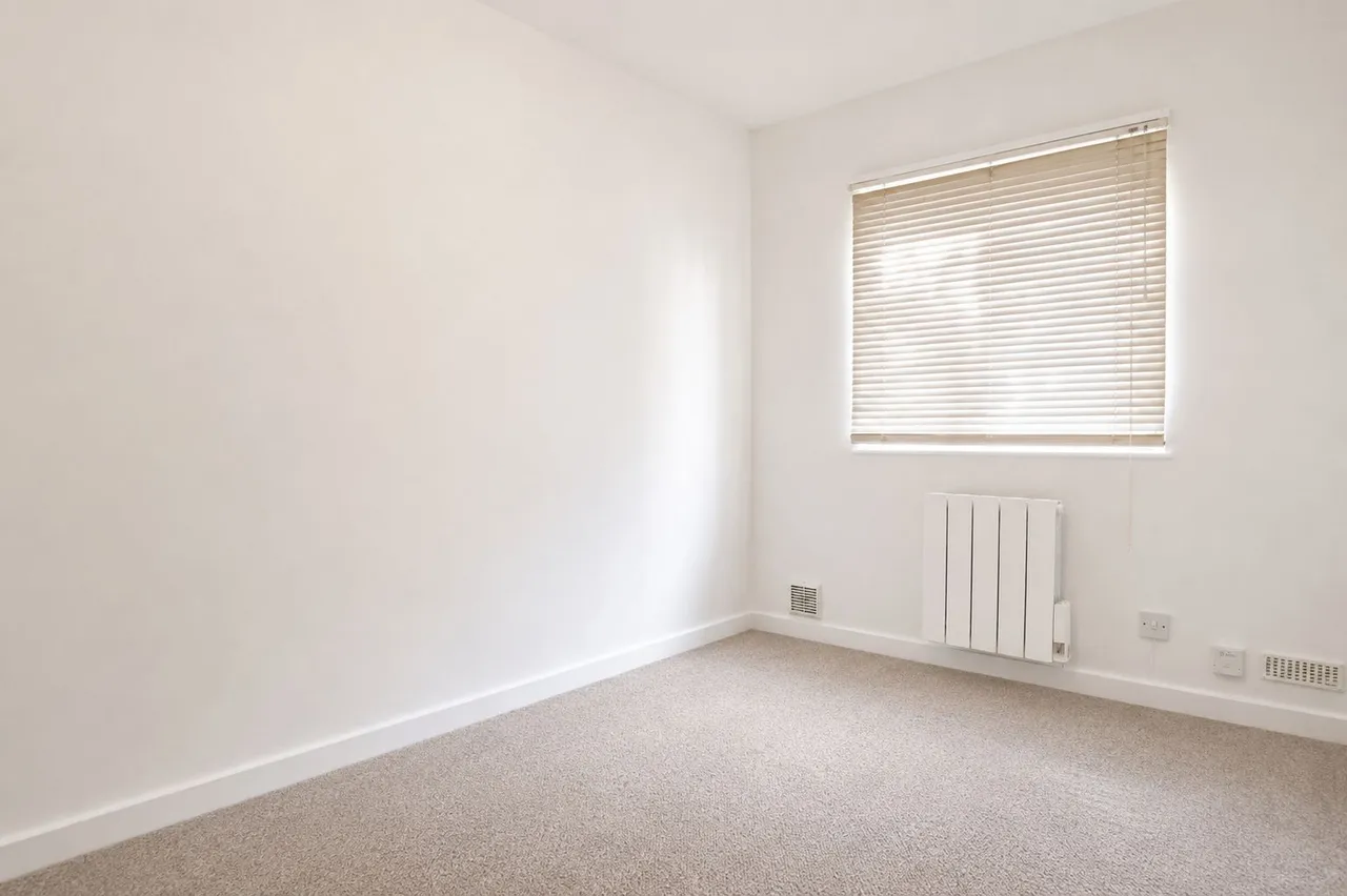 Clarendon Road, Wallington, photo 9