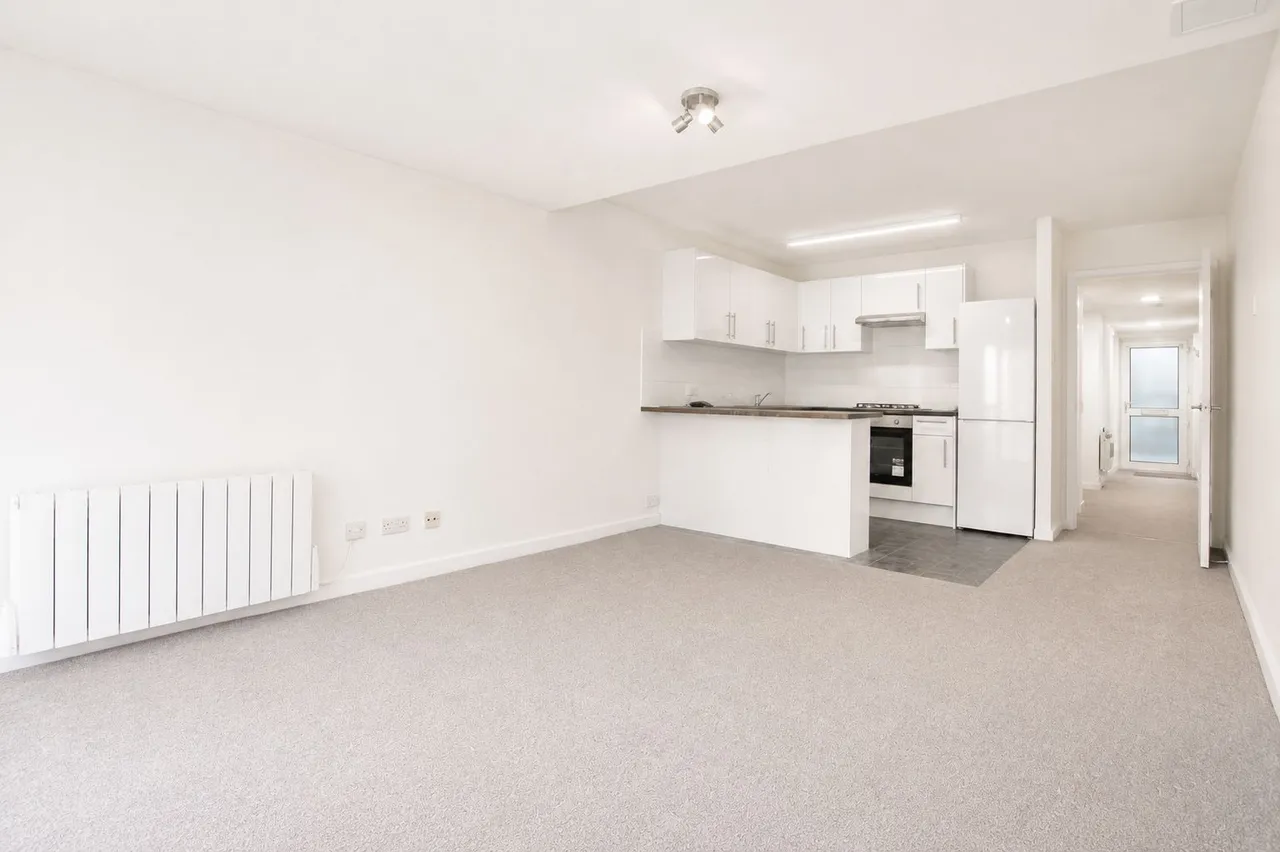 Clarendon Road, Wallington, photo 6
