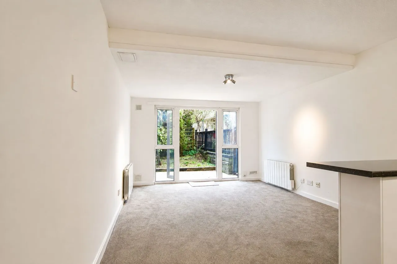 Clarendon Road, Wallington, photo 7