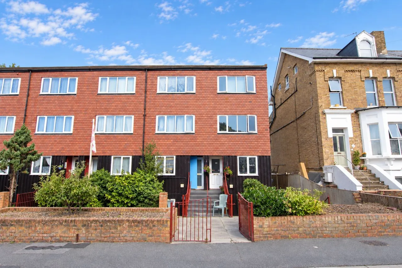 1 bed flat for sale, Clarendon Road, Wallington