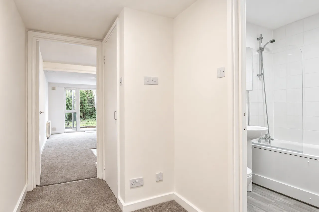 Clarendon Road, Wallington, photo 4