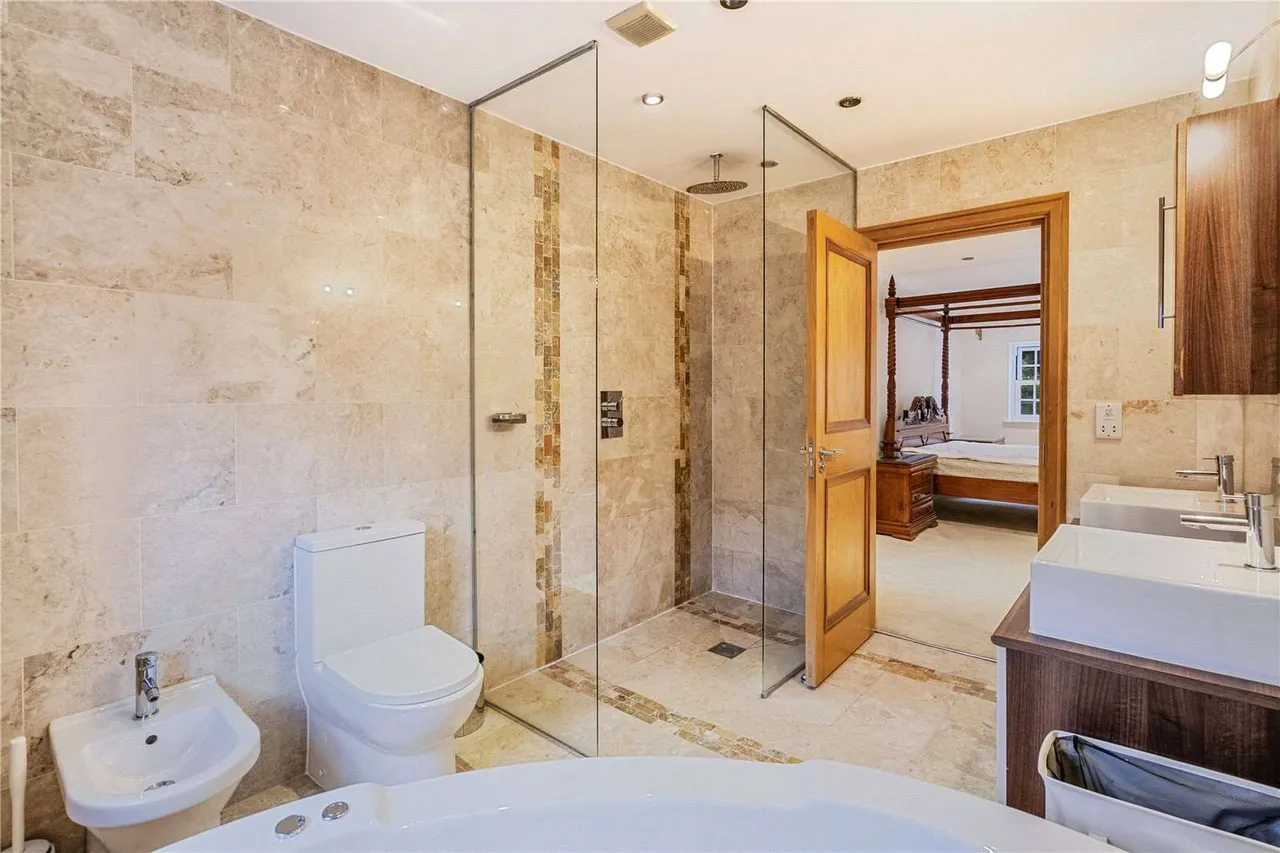 Heath Rise, Virginia Water, Surrey, GU25 4AX, photo 10