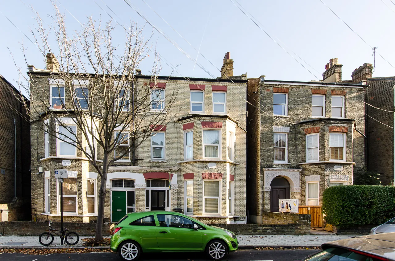 2 bed flat to rent, London, SW2