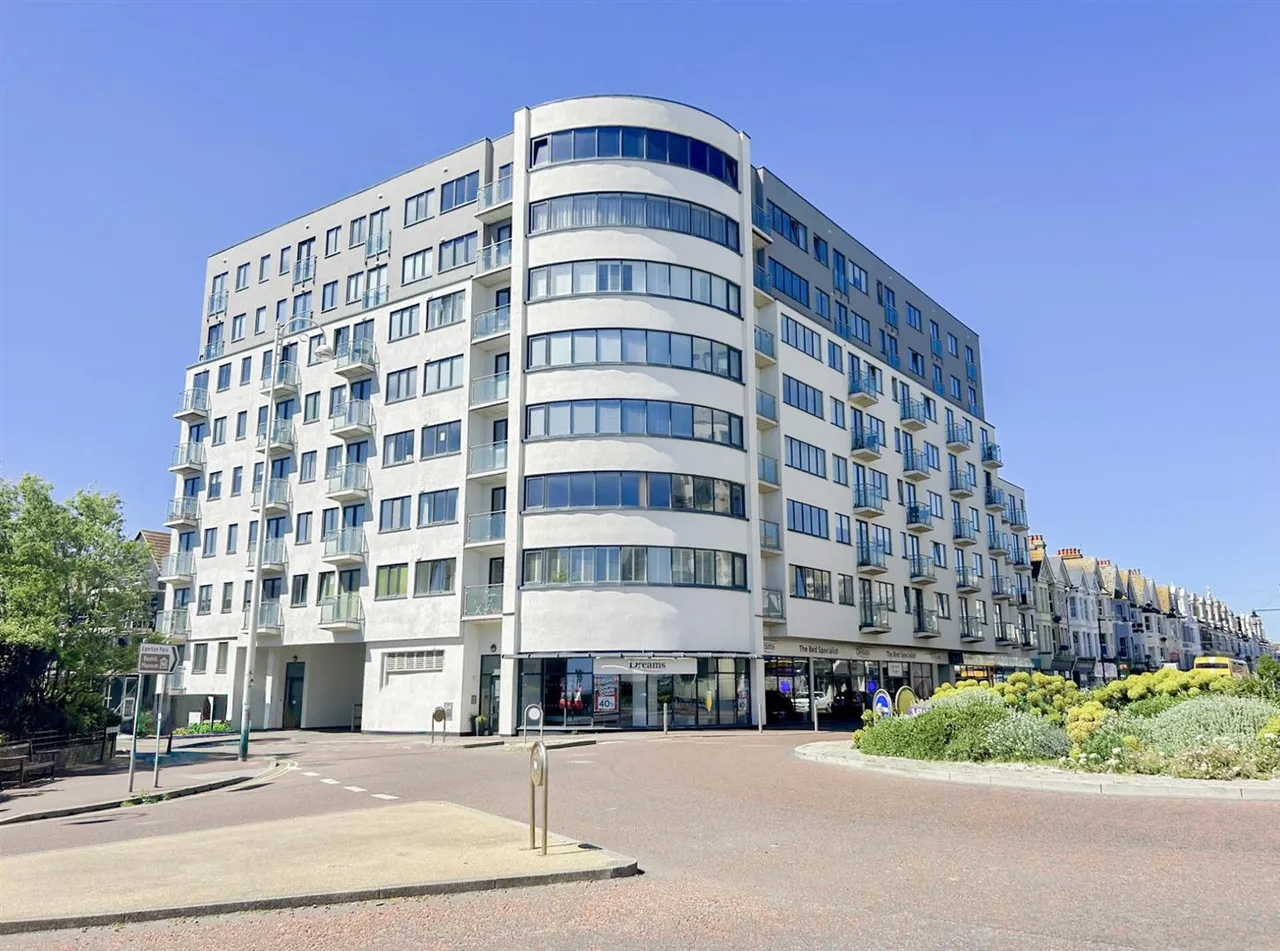 2 bed flat for sale — Egerton Road, Bexhill-On-Sea, TN39 3HH