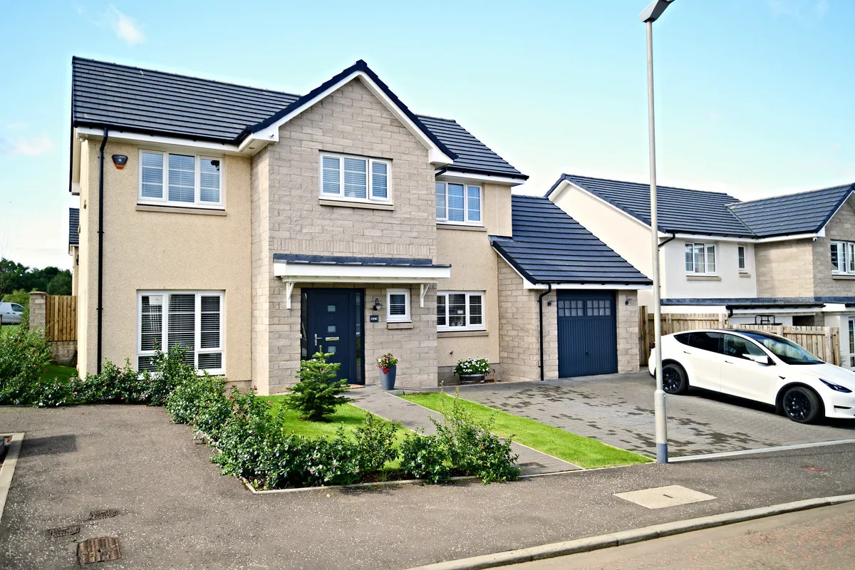 4 bed house for sale, Westwood Court, Irvine, KA11
