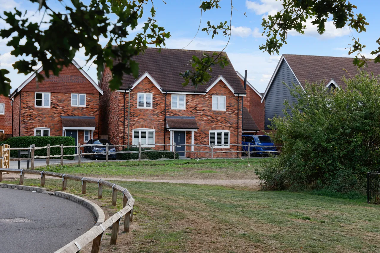 4 bed property for sale, Drewell Close, Horley, RH6
