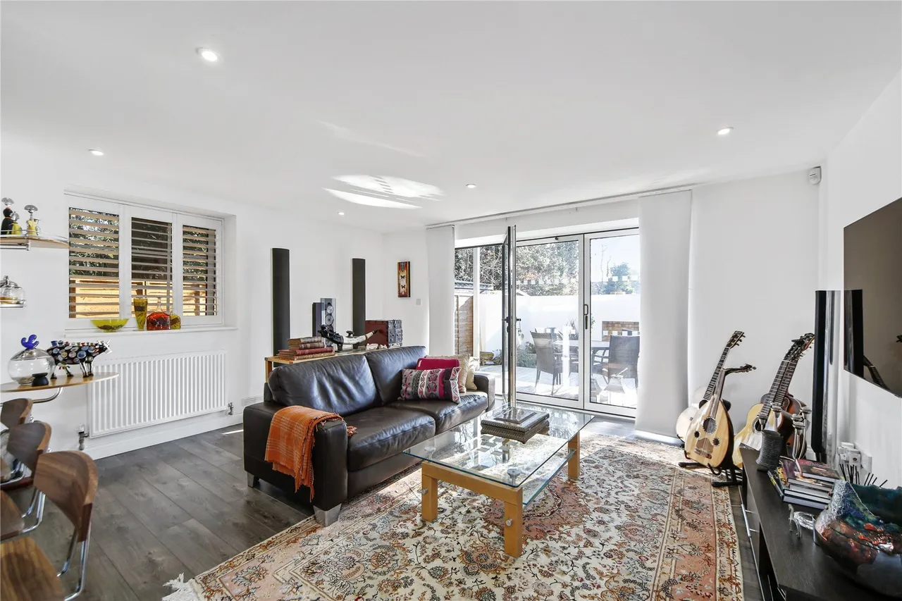 London Street, Chertsey, KT16, photo 10