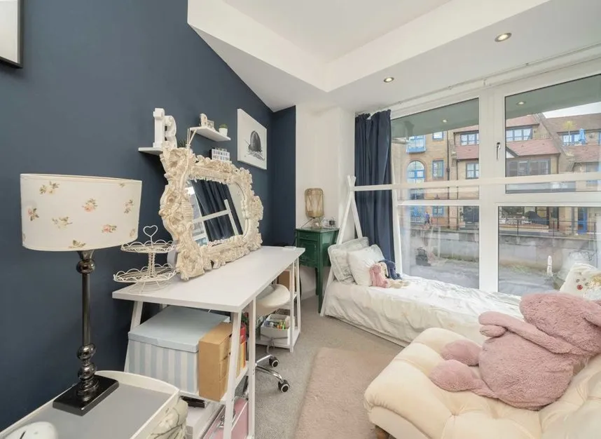 London Road, Brentford, TW8, photo 12