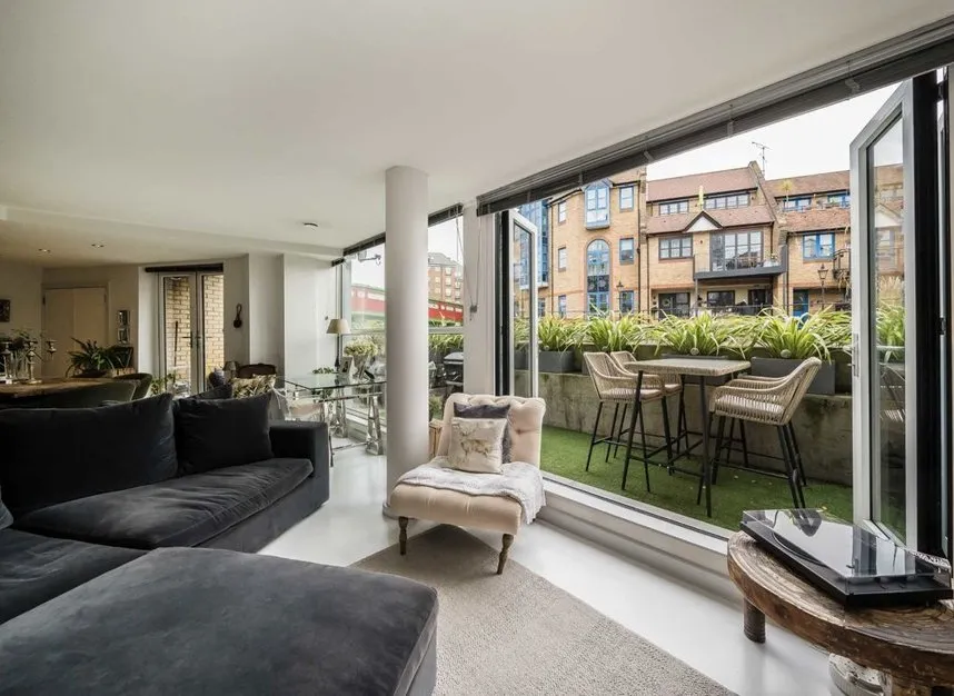 London Road, Brentford, TW8, photo 3