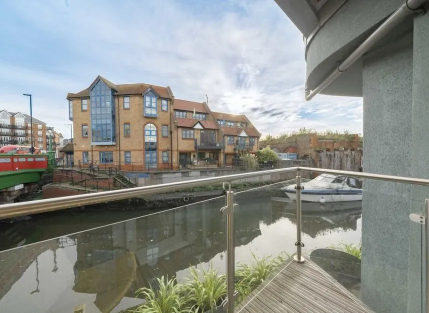 London Road, Brentford, TW8, photo 10
