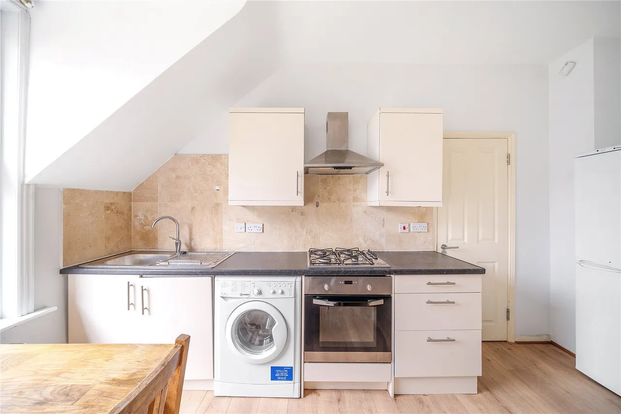 Aldrington Road, London, SW16, photo 2