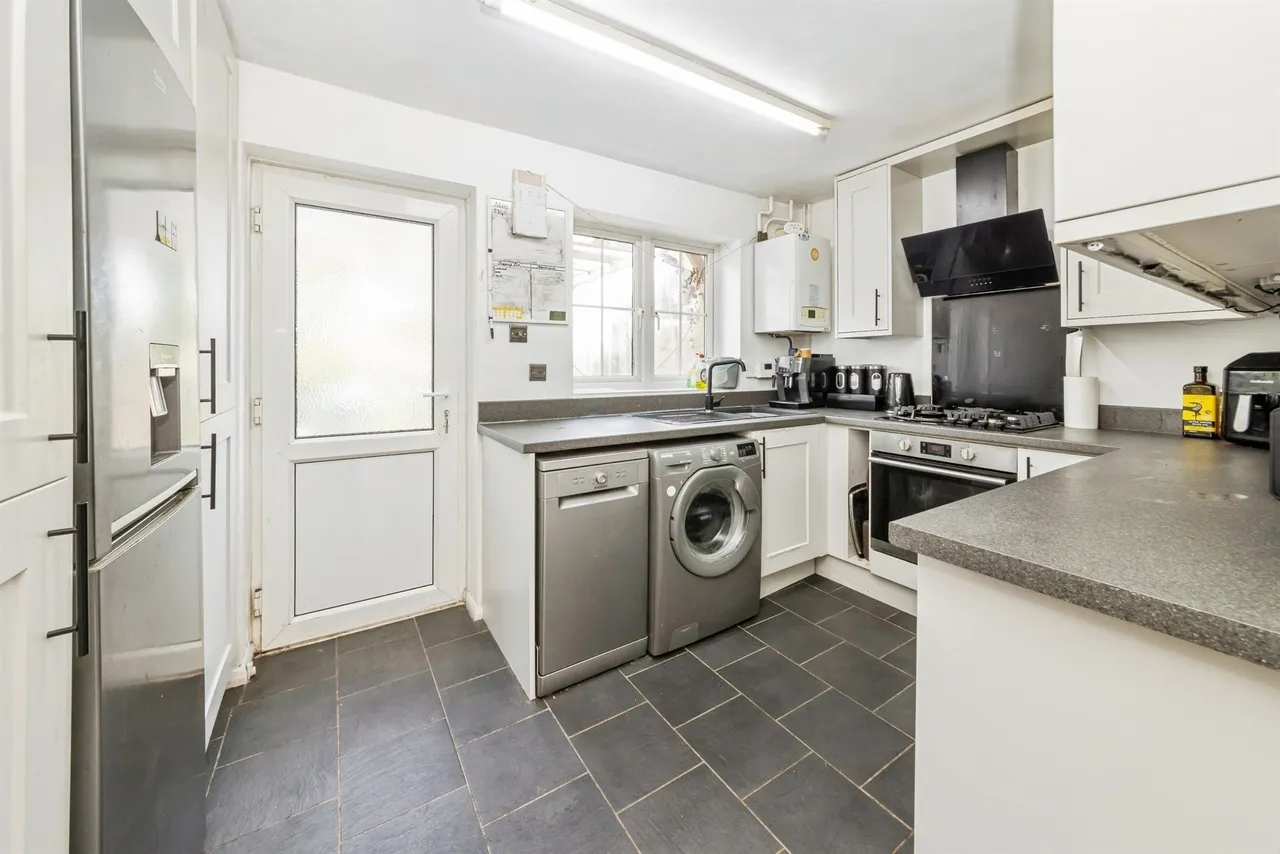 Colwell Gardens, Haywards Heath, RH16, photo 17