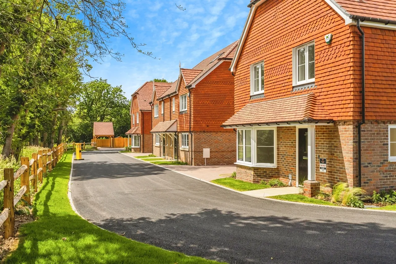 Folders Lane, Burgess Hill, photo 9