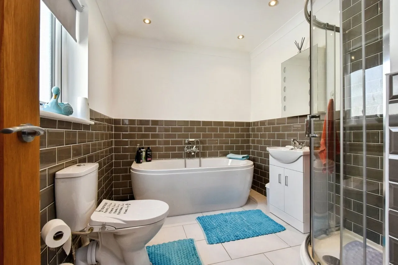 Betws Road, Ammanford, SA18, photo 11