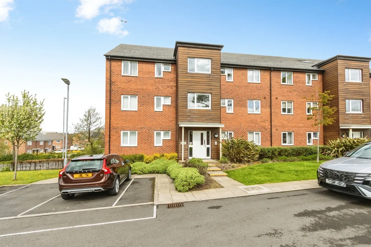 2 bed flat for sale — Pearsons Way, Seacroft, Leeds