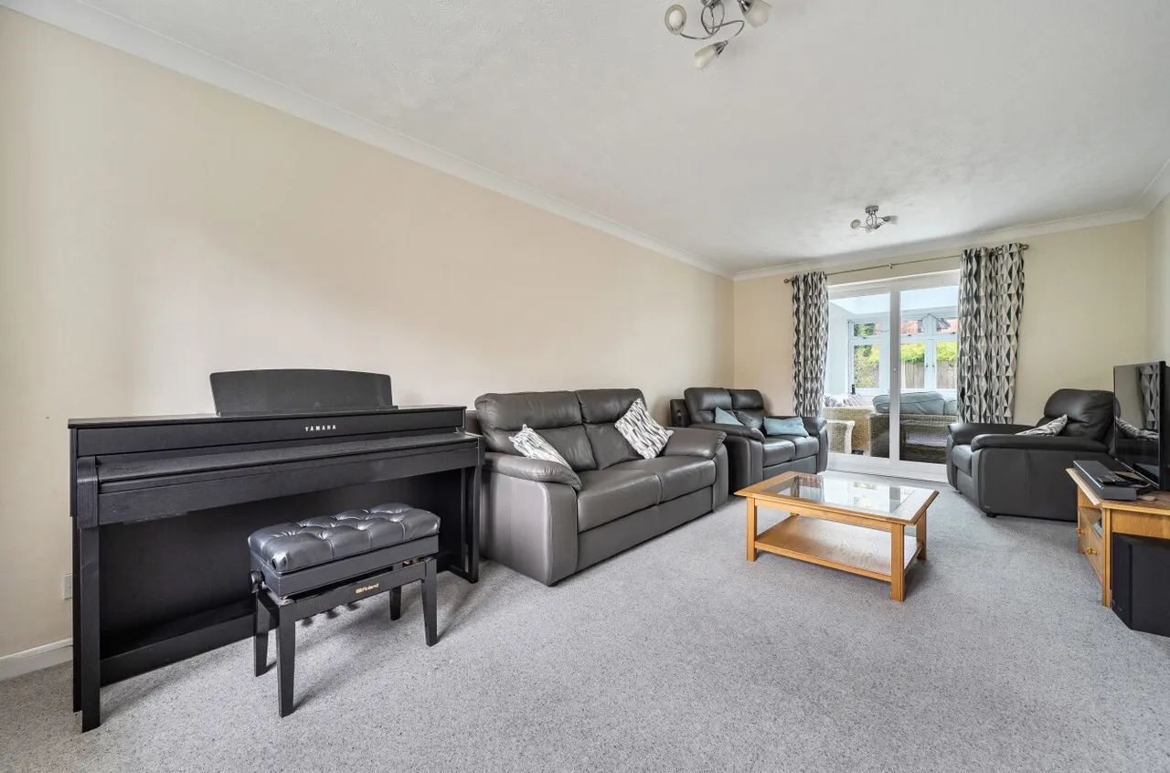 Manor Park Drive, Finchampstead, RG40, photo 3