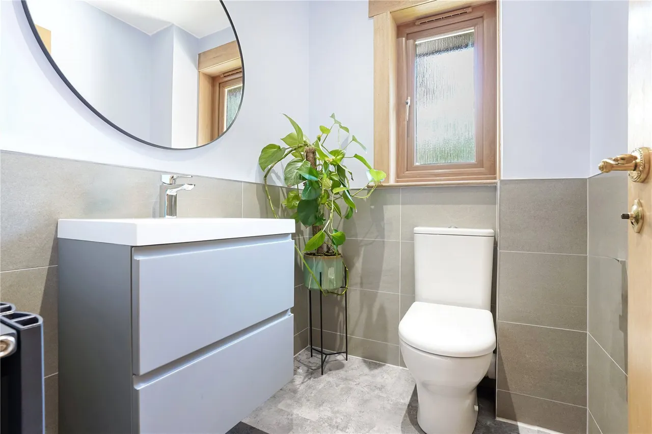 Falkirk Road, Larbert, Stirlingshire, FK5, photo 10