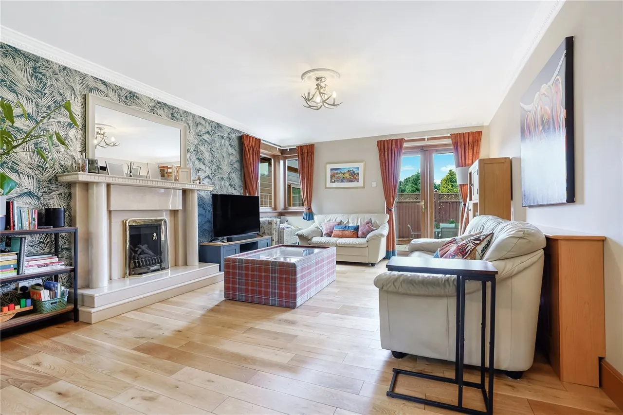 Falkirk Road, Larbert, Stirlingshire, FK5, photo 2