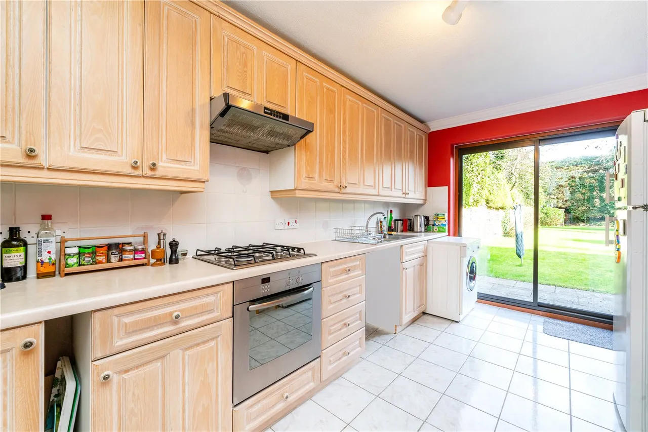Nightingale Road, Hampton, Middlesex, TW12 3HX, photo 4