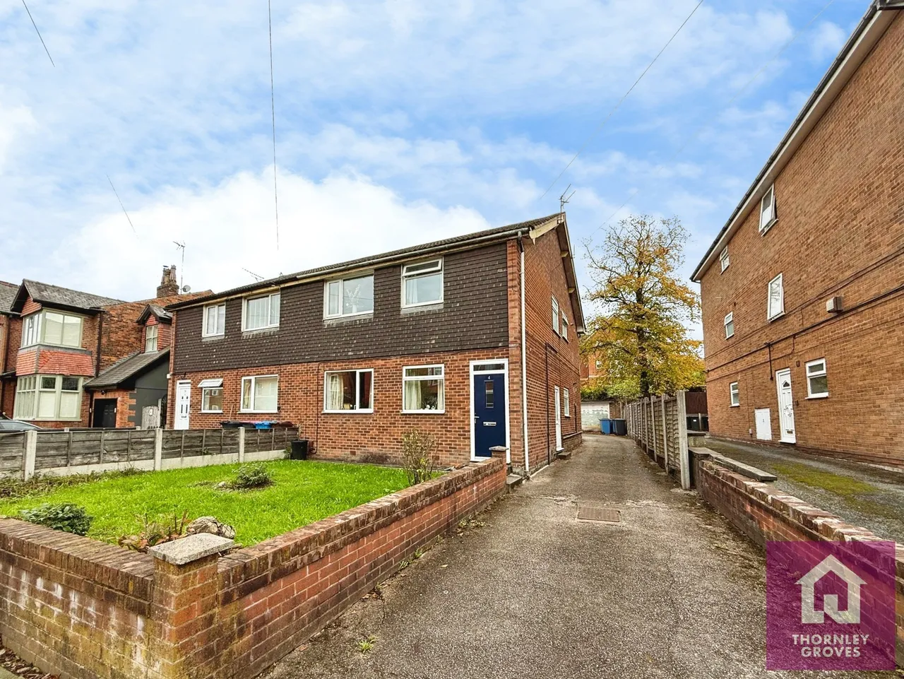 2 bed flat to rent, Victoria Crescent, Ellesmere Park, M30