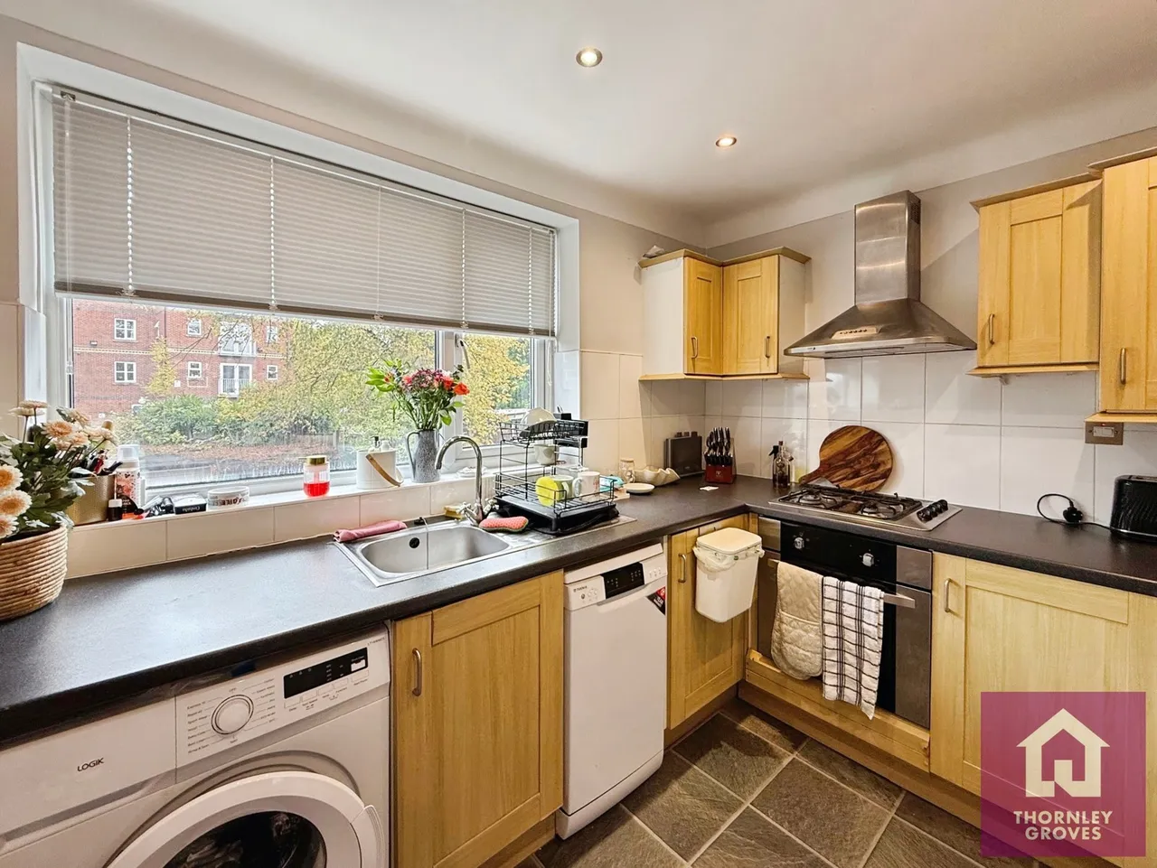 Victoria Crescent, Ellesmere Park, M30, photo 3