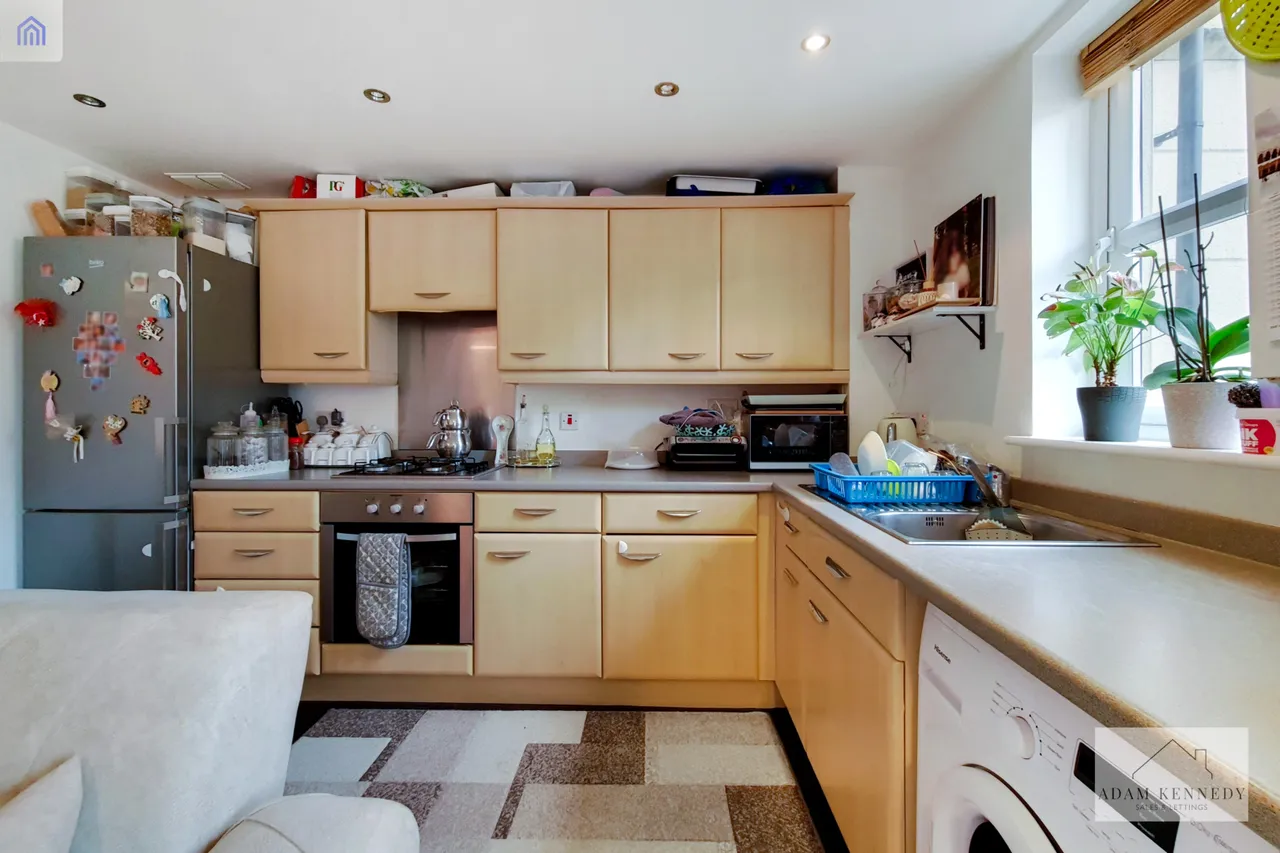 Flat 1, 11 Gareth Drive, Edmonton, London, N9 9GB, photo 3