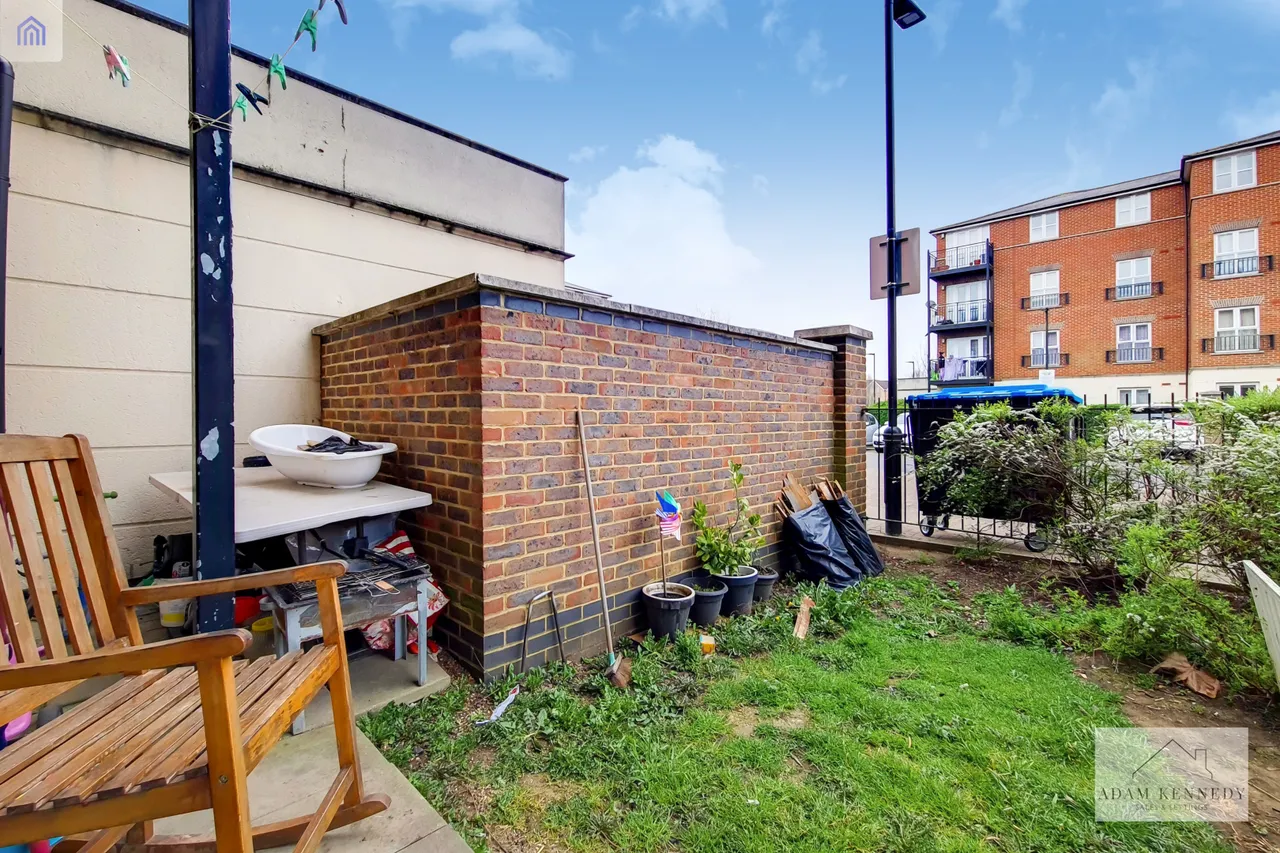 Flat 1, 11 Gareth Drive, Edmonton, London, N9 9GB, photo 11