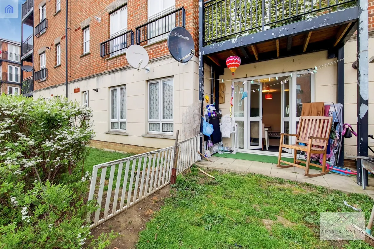 Flat 1, 11 Gareth Drive, Edmonton, London, N9 9GB, photo 6