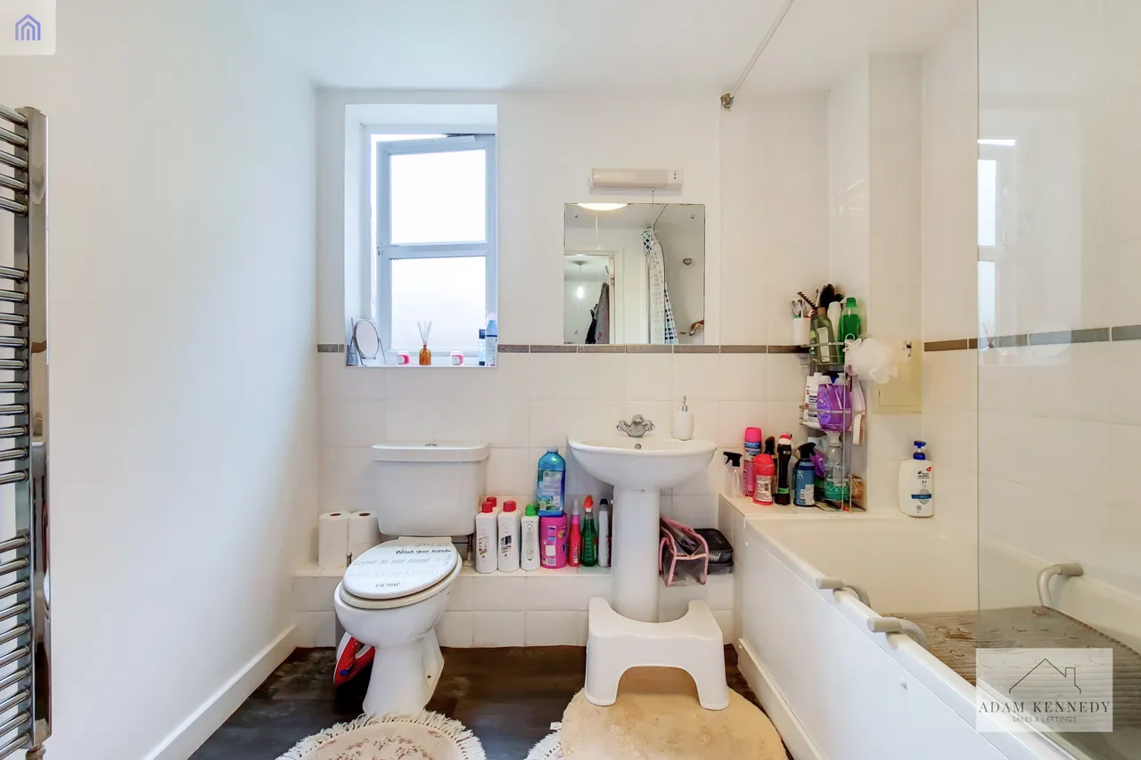 Flat 1, 11 Gareth Drive, Edmonton, London, N9 9GB, photo 4