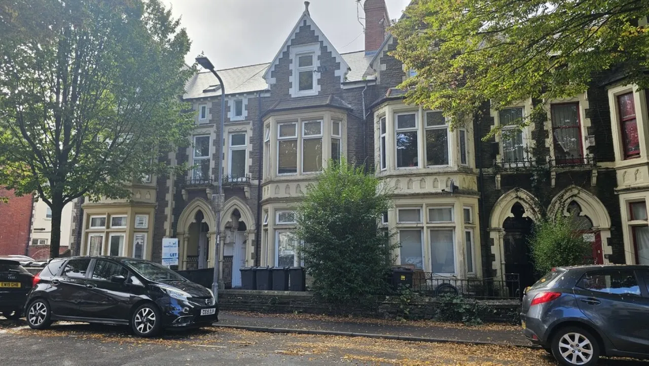 2 bed flat to rent, Connaught Road, Roath, CF24