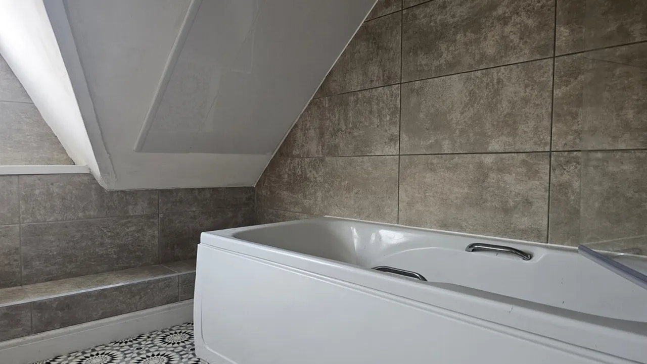 Connaught Road, Roath, CF24, photo 8