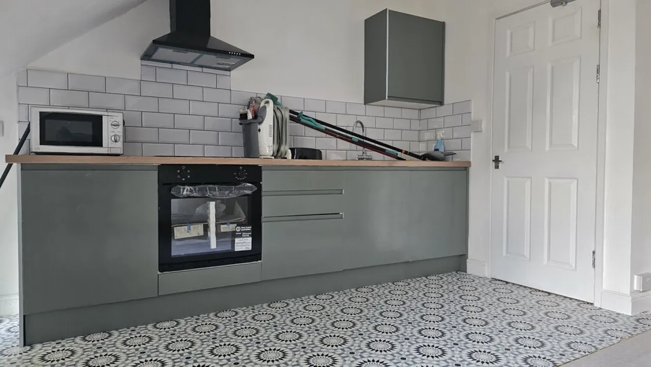 Connaught Road, Roath, CF24, photo 11