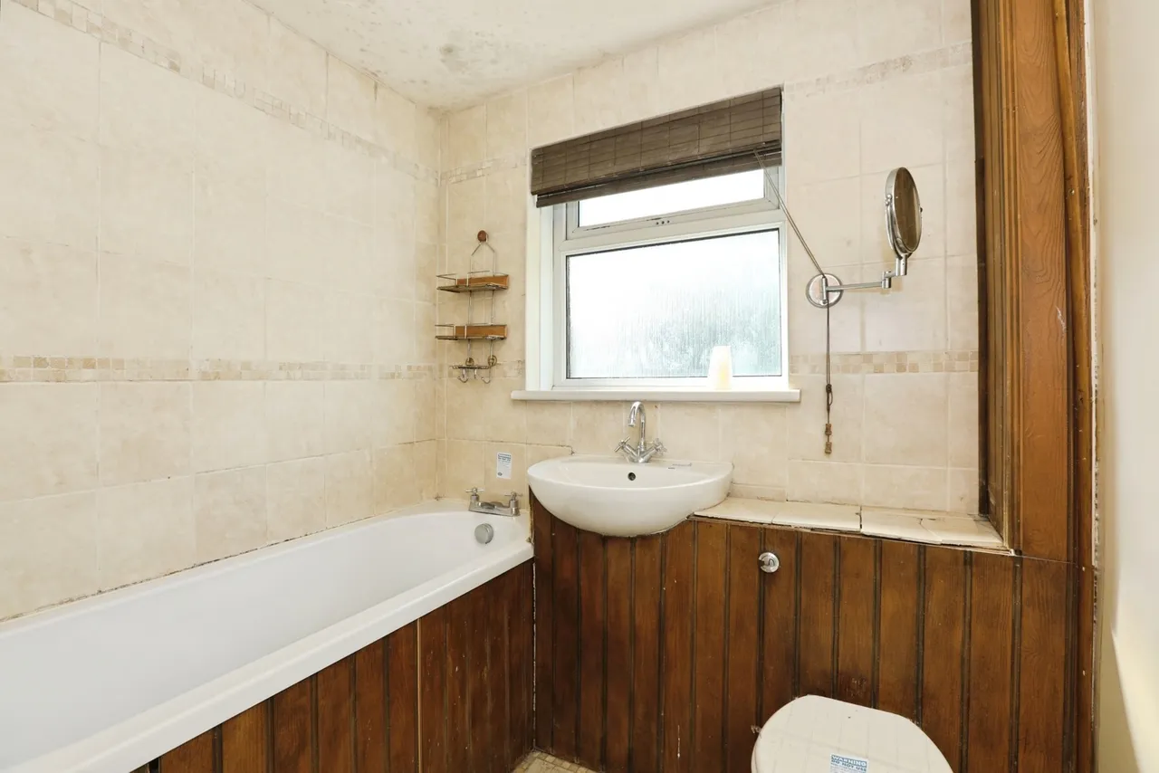 Colonsay Road, Crawley, RH11, photo 9