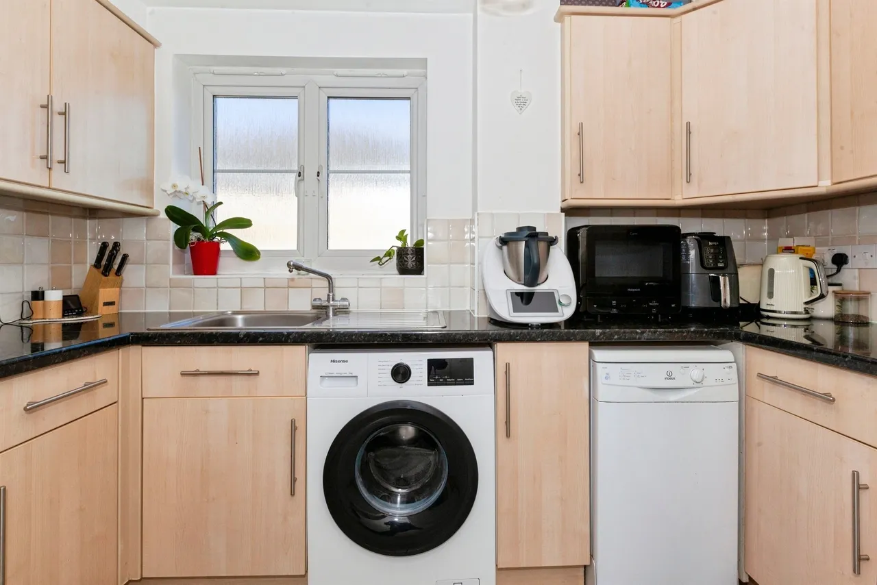 Telford Drive, Slough, SL1, photo 5