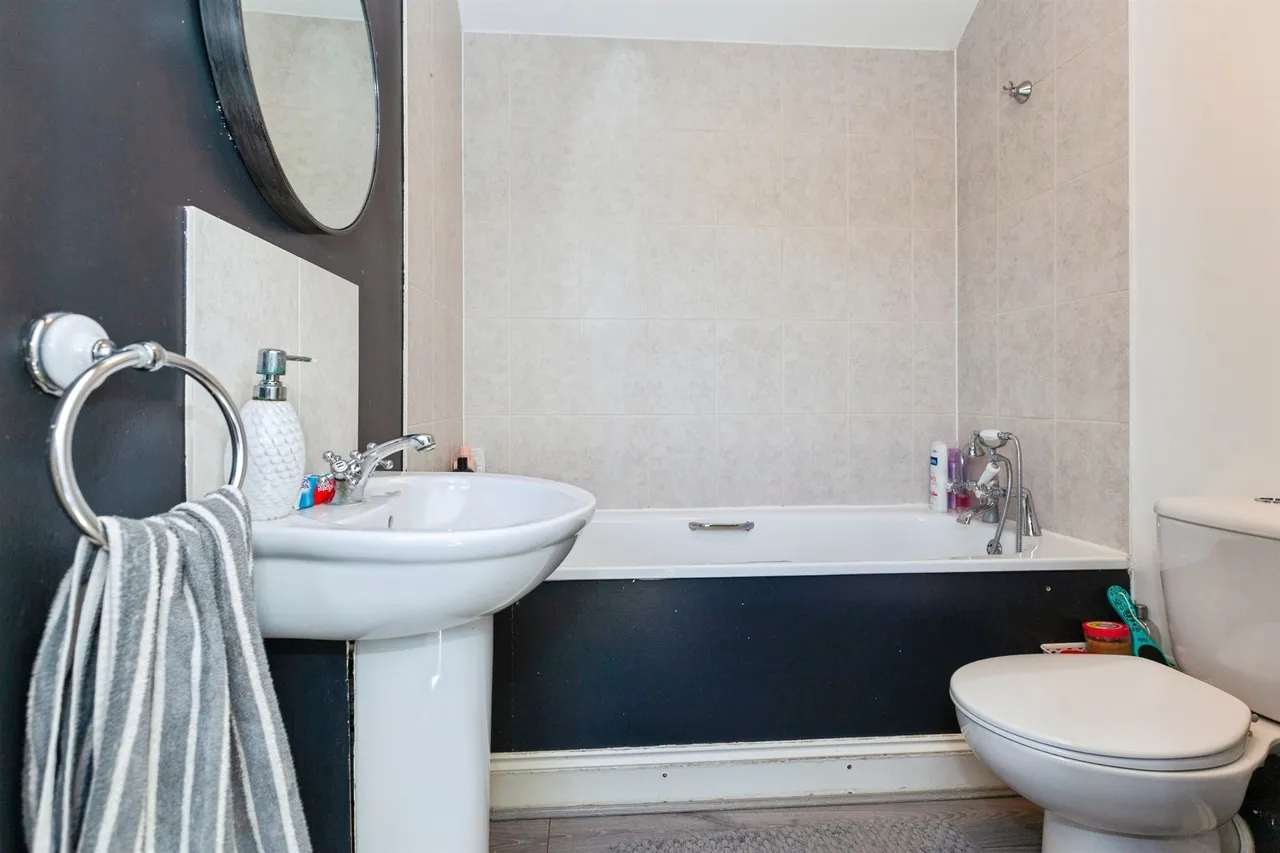 Telford Drive, Slough, SL1, photo 8