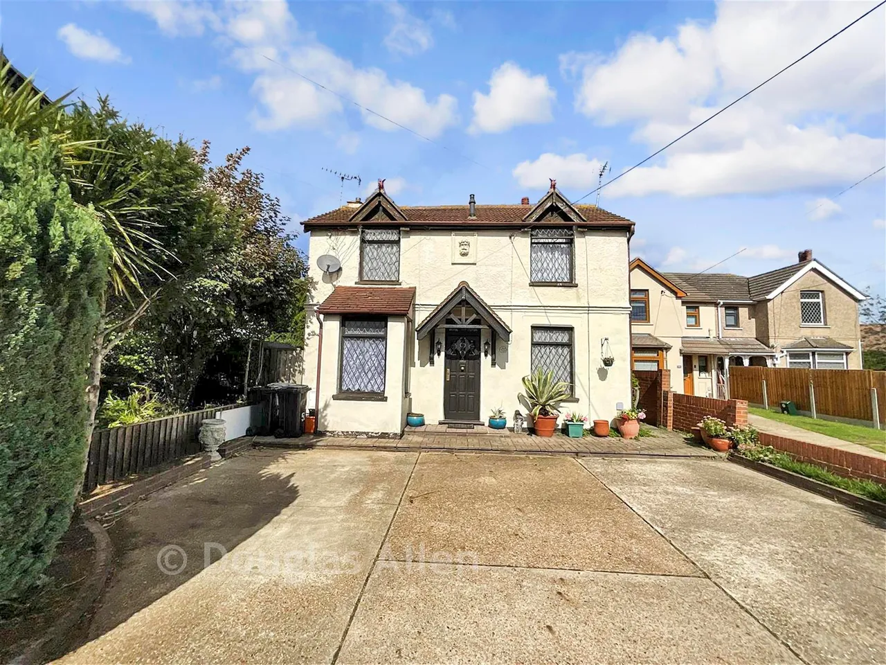 3 bed house for sale, Runwell Road, Wickford, SS11