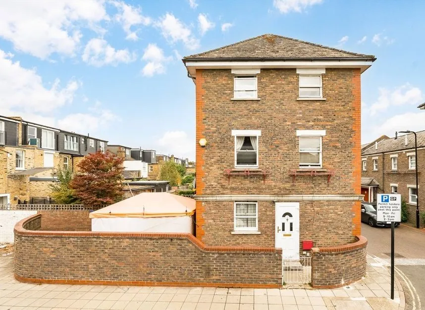 4 bed house to rent — Alders Close, Alders Close, W5