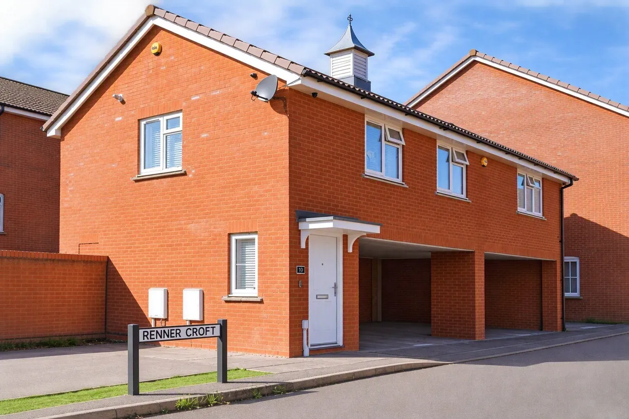 2 bed house for sale, Renner Croft, Dunstable, LU6