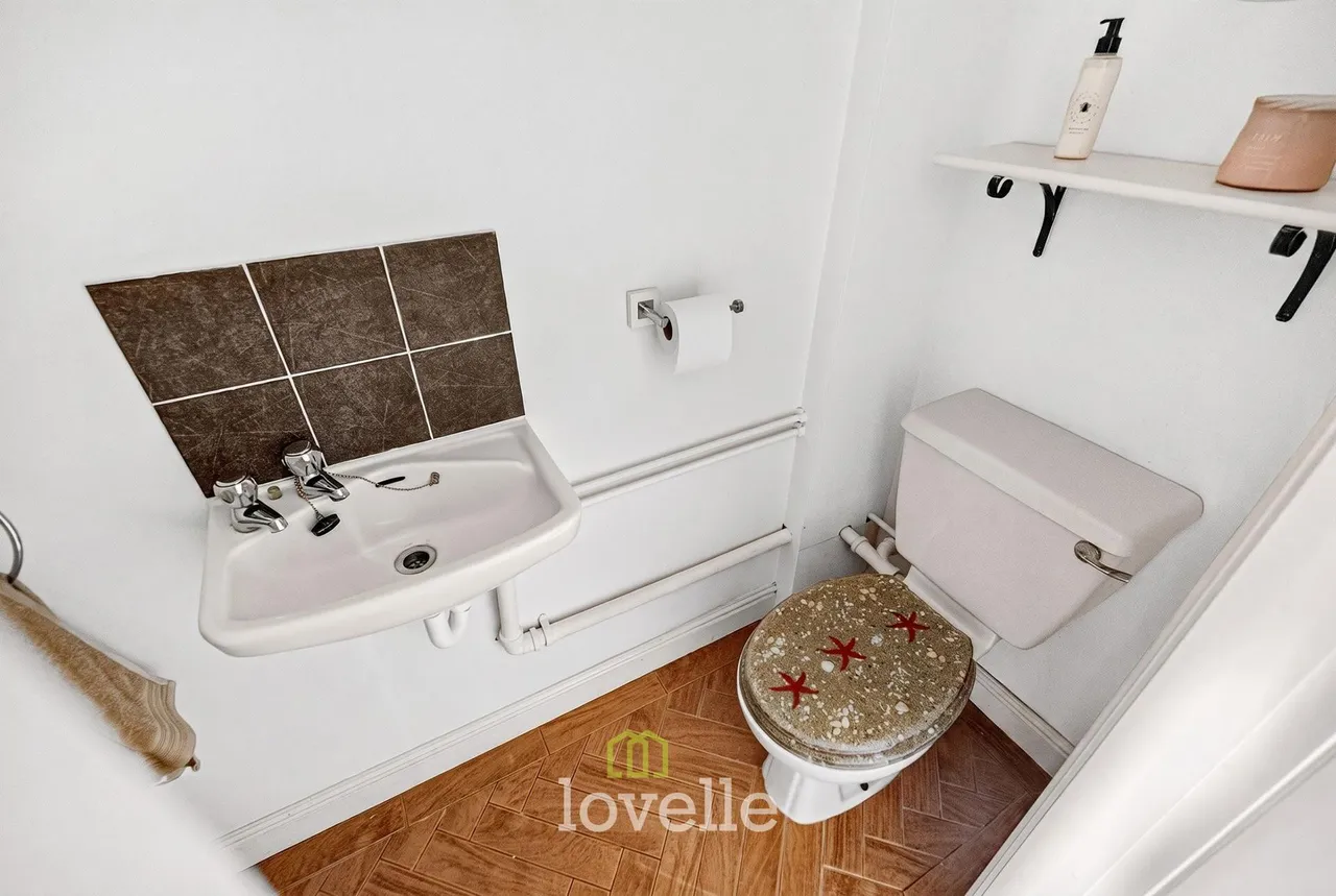 Tintagel Way, New Waltham, DN36, photo 16
