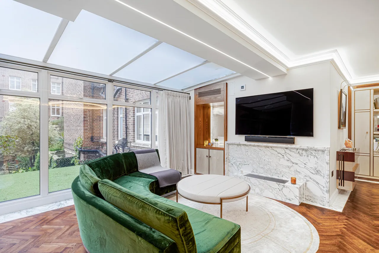 Upper Grosvenor Street, Mayfair, London, photo 2