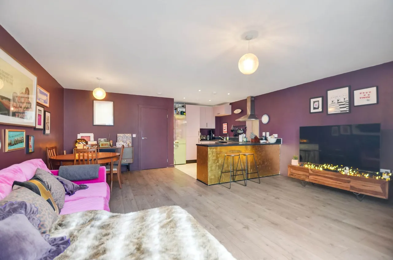 Metropolitan House, Pump House Crescent, TW8 0HA, photo 4