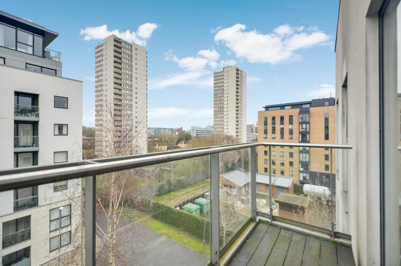 Metropolitan House, Pump House Crescent, TW8 0HA, photo 12