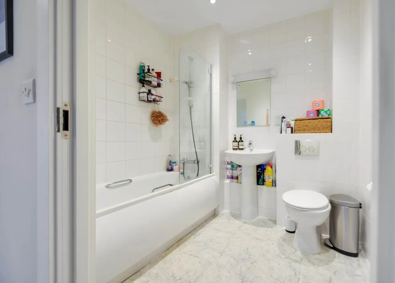 Metropolitan House, Pump House Crescent, TW8 0HA, photo 9