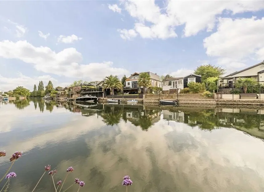 4 bed property for sale, Riversdale Road, Thames Ditton, KT7