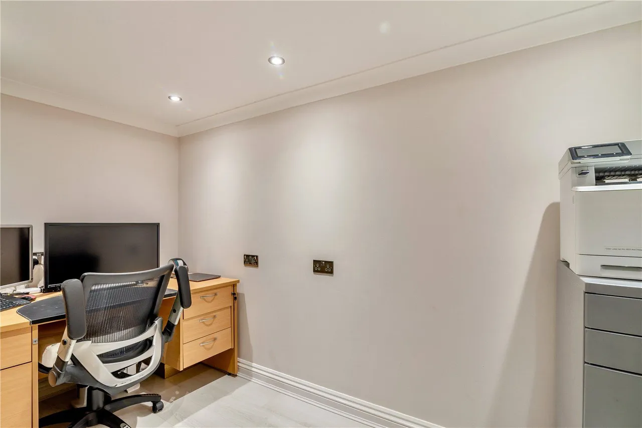 Larchwood, Scarcroft, LS14, photo 17