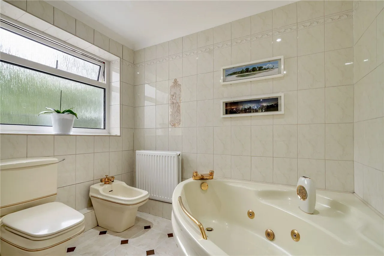 Larchwood, Scarcroft, LS14, photo 13